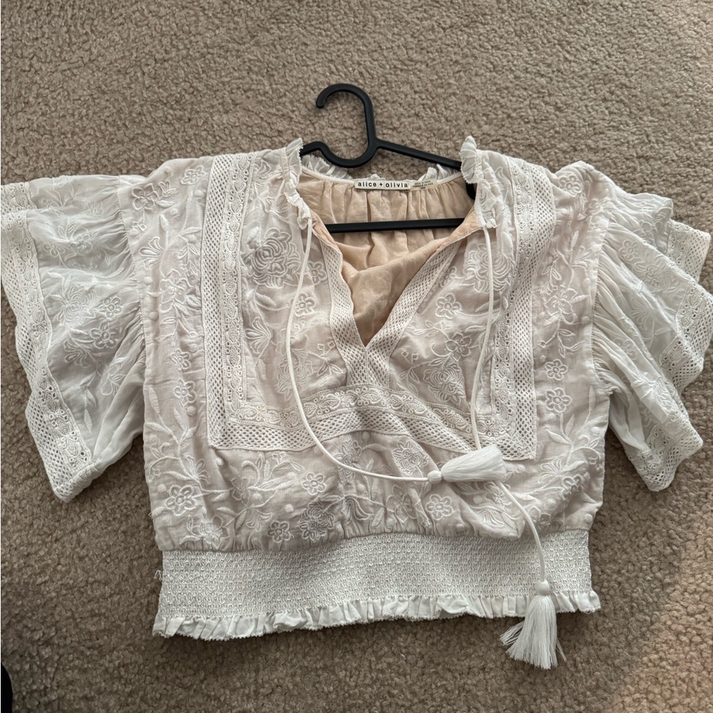 Alice and Olivia size med White Embroidered Blouse